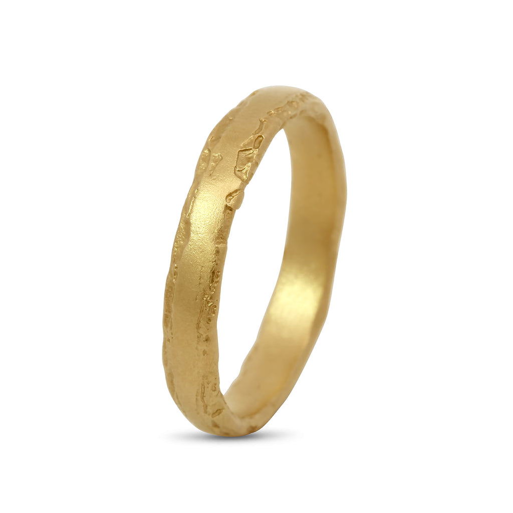 diana porter 18k fair trade yellow gold etched 4mm gents wedding ring designyard dublin ireland