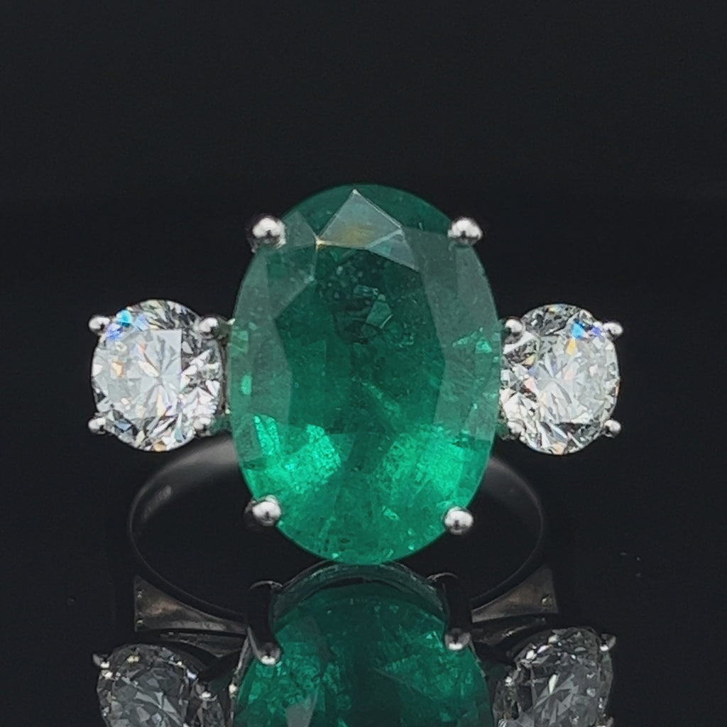platinum green emerald trilogia diamond engagement ring
