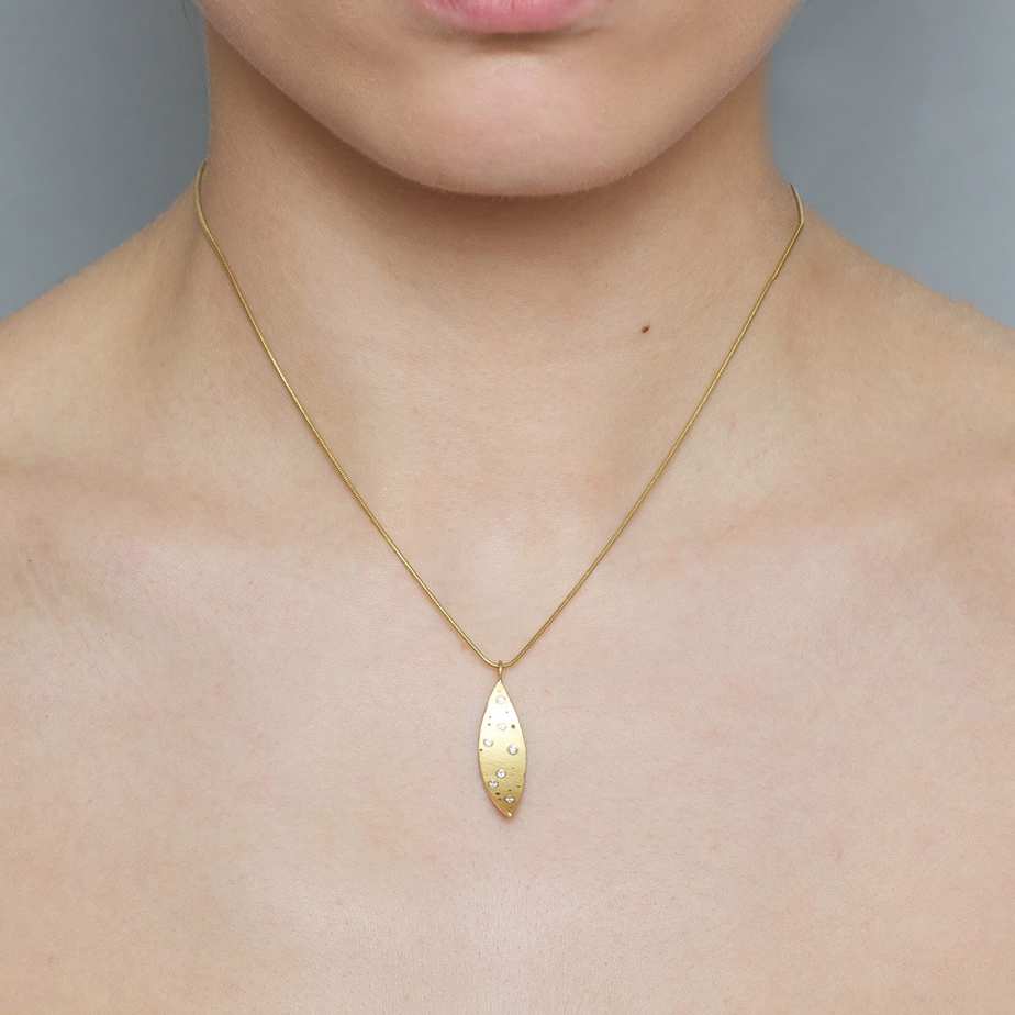 Kate Smith - 18k Yellow Gold Scattered Diamond Curved Necklace - DESIGNYARD, Dublin Ireland.