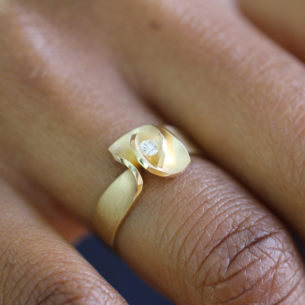 Cardillac - 18k Yellow Gold Diamond Iris Ring - DESIGNYARD, Dublin Ireland.