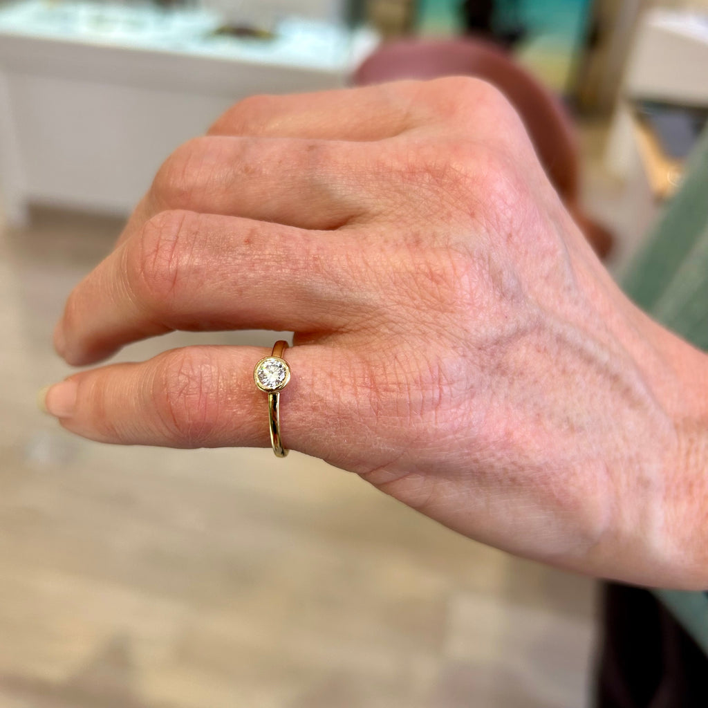 Photograph 8 of 18k Yellow Gold Mēdēəm Bezəl Round Brilliant Natural Diamond Engagement Ring. Available on DESIGNYARD.com and in our Contemporary Jewellery Shop Dublin, Ireland. Free Worldwide Shipping with DHL. Free Worldwide Shipping with DHL.