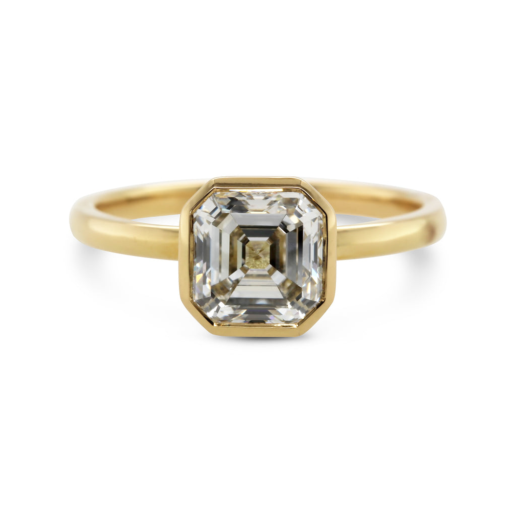 Ronan Campbell - 18k Yellow Gold Mēdēəm Bezəl Asscher Cut Diamond Ring GIA 2.11ct F VVS2 - DESIGNYARD, Dublin Ireland.