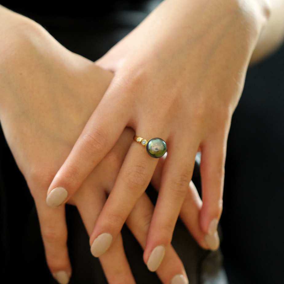 Cassie McCann 18k Yellow Gold Tahitian Pearl Blue Green Diamond Athena statement Ring DESIGNYARD number 1 for contemporary jewellery Dublin Ireland