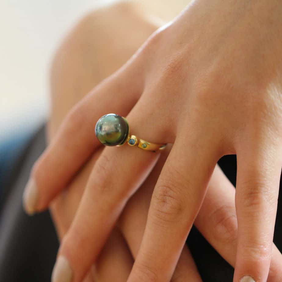 Cassie McCann 18k Yellow Gold Tahitian Pearl Blue Green Diamond Athena statement Ring DESIGNYARD number 1 for contemporary jewellery Dublin Ireland