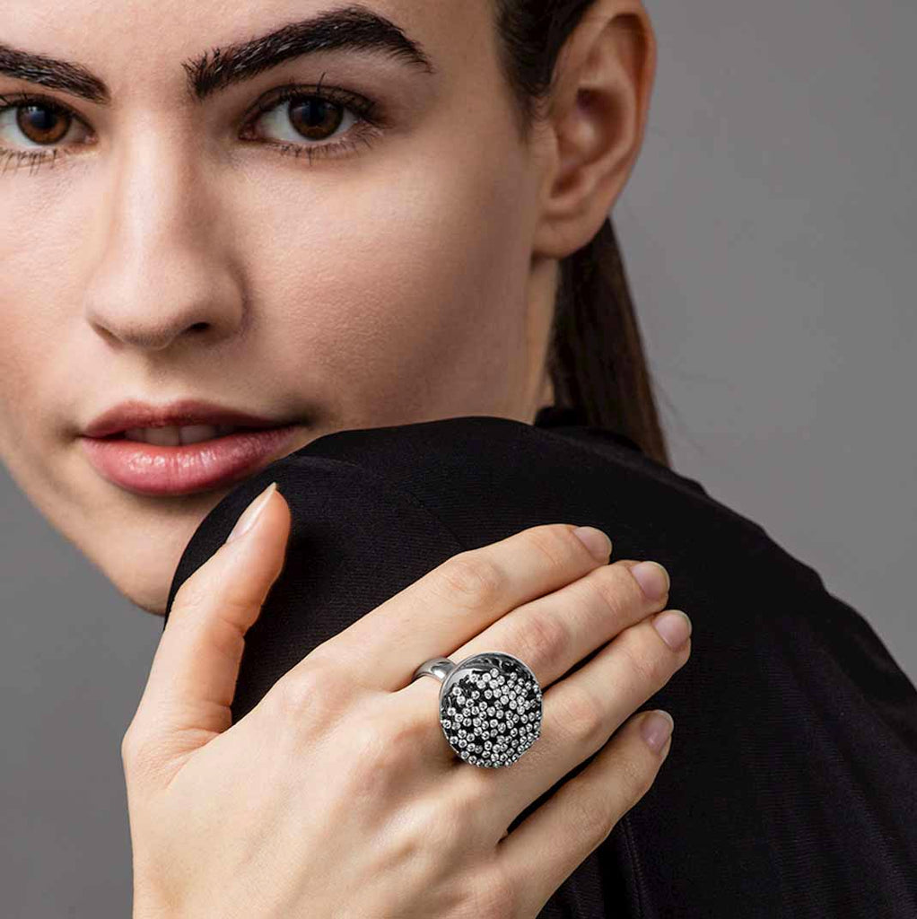 Photograph 2 of Henrich & Denzel's Platinum Swing Diamond Ring. Available on DESIGNYARD.com and in our Contemporary Jewellery Shop Dublin, Ireland. Shipping Worldwide.