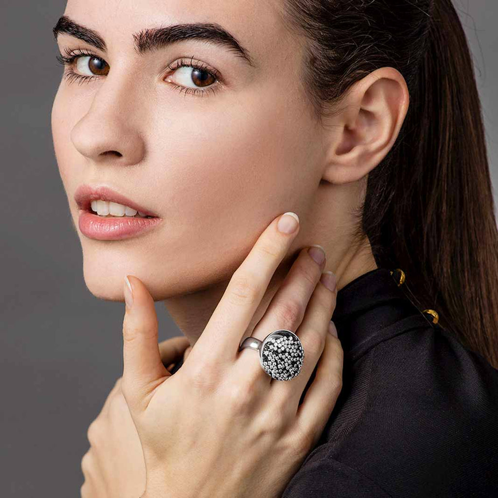 Photograph 5 of Henrich & Denzel's Platinum Swing Diamond Ring. Available on DESIGNYARD.com and in our Contemporary Jewellery Shop Dublin, Ireland. Shipping Worldwide.