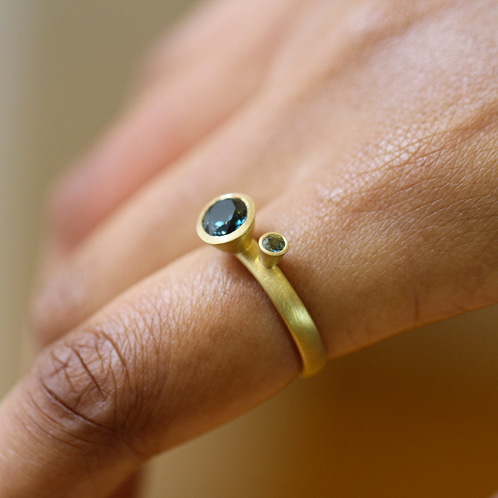 Mark Nuell - 18k Yellow Gold Teal Parti Sapphire alternative engagement Ring - DESIGNYARD, Dublin Ireland