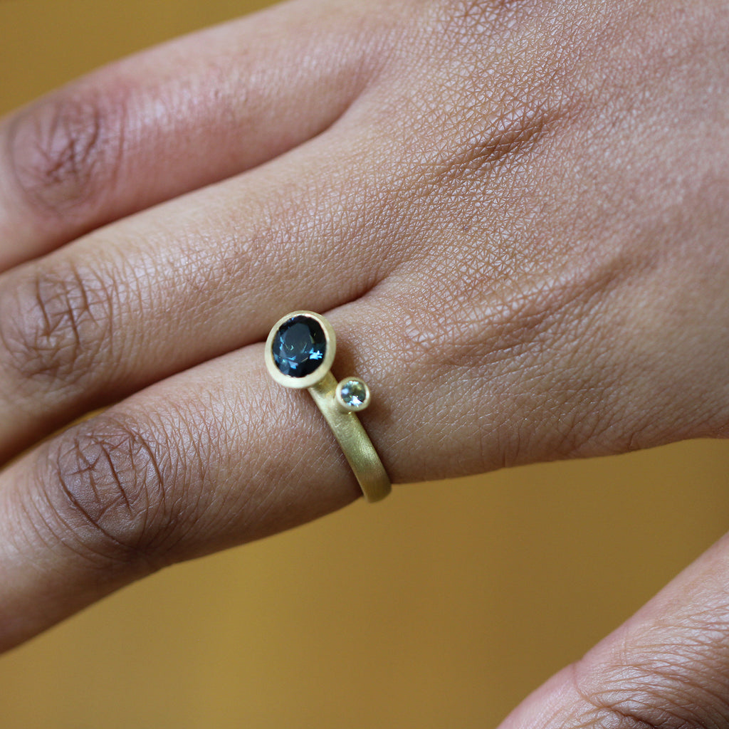 Mark Nuell - 18k Yellow Gold Teal Parti Sapphire alternative engagement Ring - DESIGNYARD, Dublin Ireland