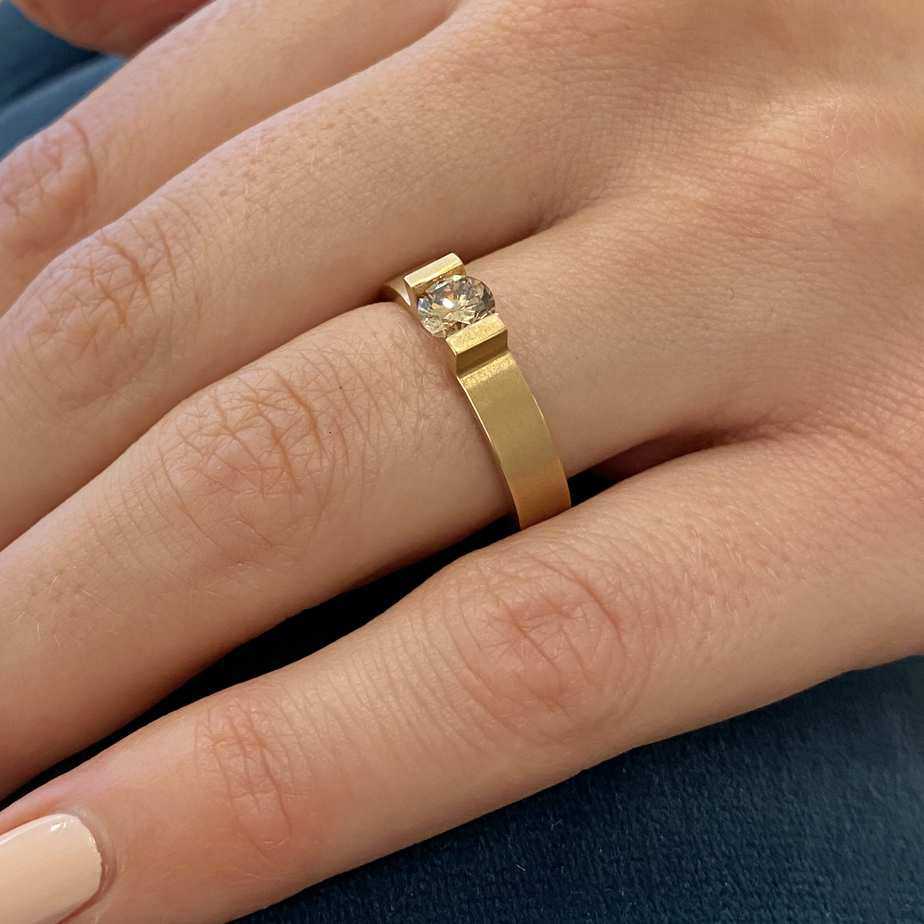 Niessing - 18k Classic Red Gold Spannring® HighEnd C Engagement Ring - DESIGNYARD, Dublin Ireland.