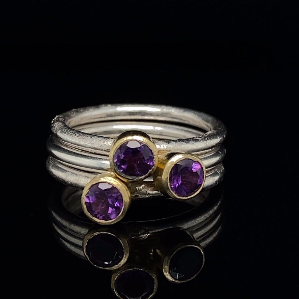 Video of Shimara Carlow's Contemporary 18k Yellow Gold Silver Amethyst Stacking Ring. Available on DESIGNYARD.com and in our Jewellery Shop Dublin, Ireland. Free Worldwide Shipping with DHL.