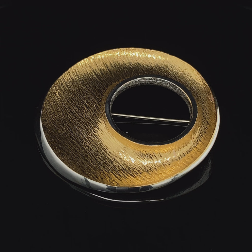 Seamus Gill contemporary 22k Yellow Gold Plated Silver Flowing Curves Round Brooch - DESIGNYARD, Dublin Ireland