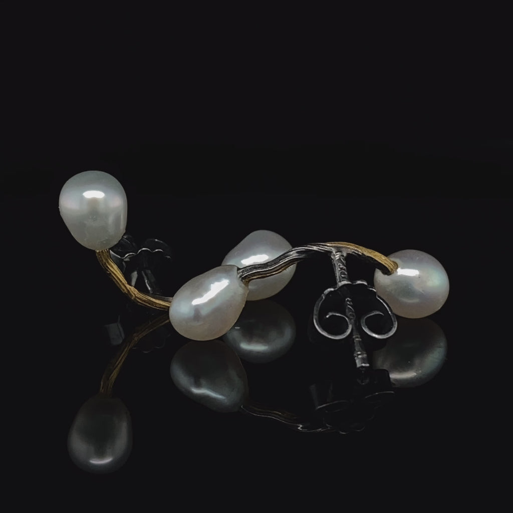 Video of Bergsøe's Organic Oxidised Silver 24k Yellow Gold Keshi Pearl Earrings. Available on DESIGNYARD.com and in our Jewellery Shop Dublin, Ireland. Free Worldwide Shipping with DHL.