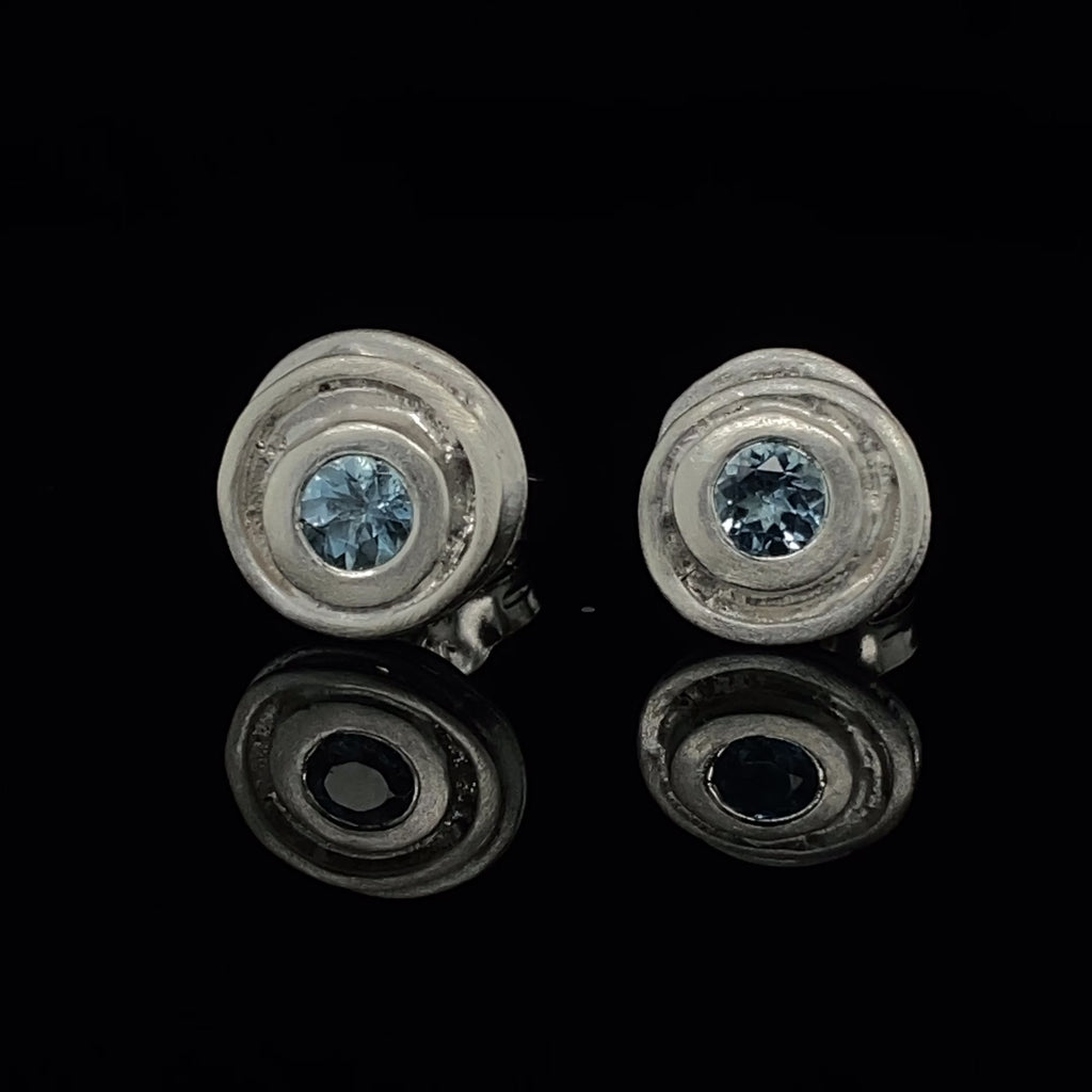 Video of Kate Smith's Contemporary Sterling Silver Aquamarine Swirl Earrings. Available on DESIGNYARD.com and in our Jewellery Shop Dublin, Ireland. Free Worldwide Shipping with DHL.