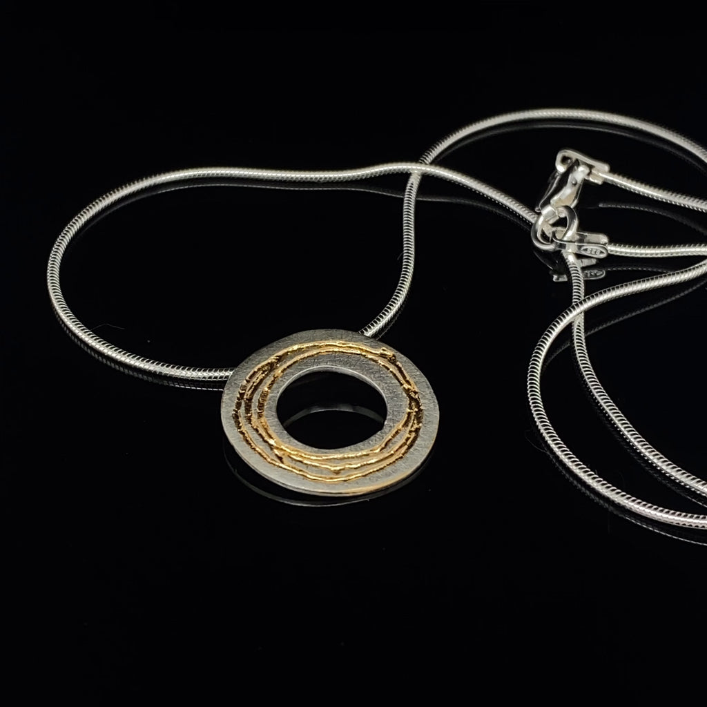 Video of Kate Smith's Contemporary Sterling Silver 22k Yellow Gold Etched Detail Necklace. Available on DESIGNYARD.com and in our Jewellery Shop Dublin, Ireland. Worldwide Shipping with DHL.