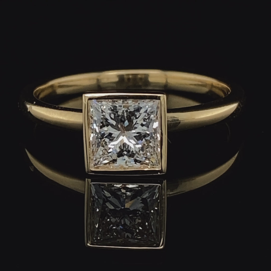 Ronan Campbell - 18k Yellow Gold Mēdēəm Bezəl Princess Diamond Ring GIA 1.02ct D VS1 - DESIGNYARD, Dublin Ireland.
