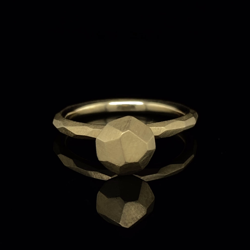 Atelier Luz - 14k Yellow Gold Diamant Ring - DESIGNYARD, Dublin Ireland.