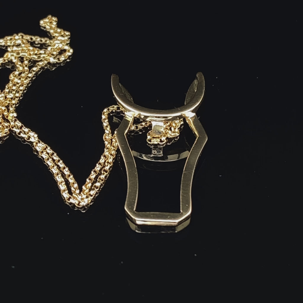 Video of Vanessa Ree's Contemporary 18k Yellow Gold Irish Horse Pendant. Available on DESIGNYARD.com and in our Jewellery Shop Dublin, Ireland. Free Worldwide Shipping with DHL.