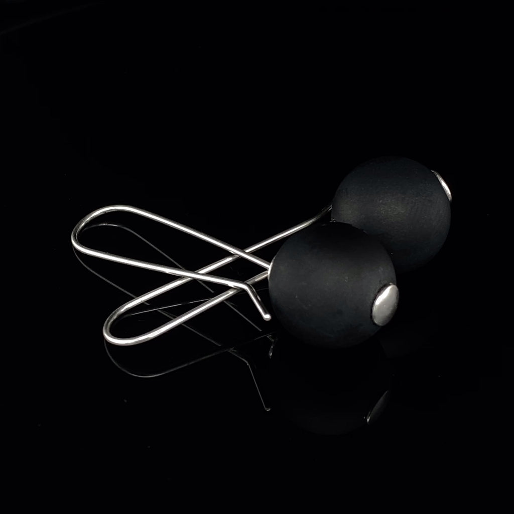 Video of Inga Reed's Sterling Silver Onyx Drop Earrings. Available on DESIGNYARD.com and in our Jewellery Shop Dublin, Ireland.