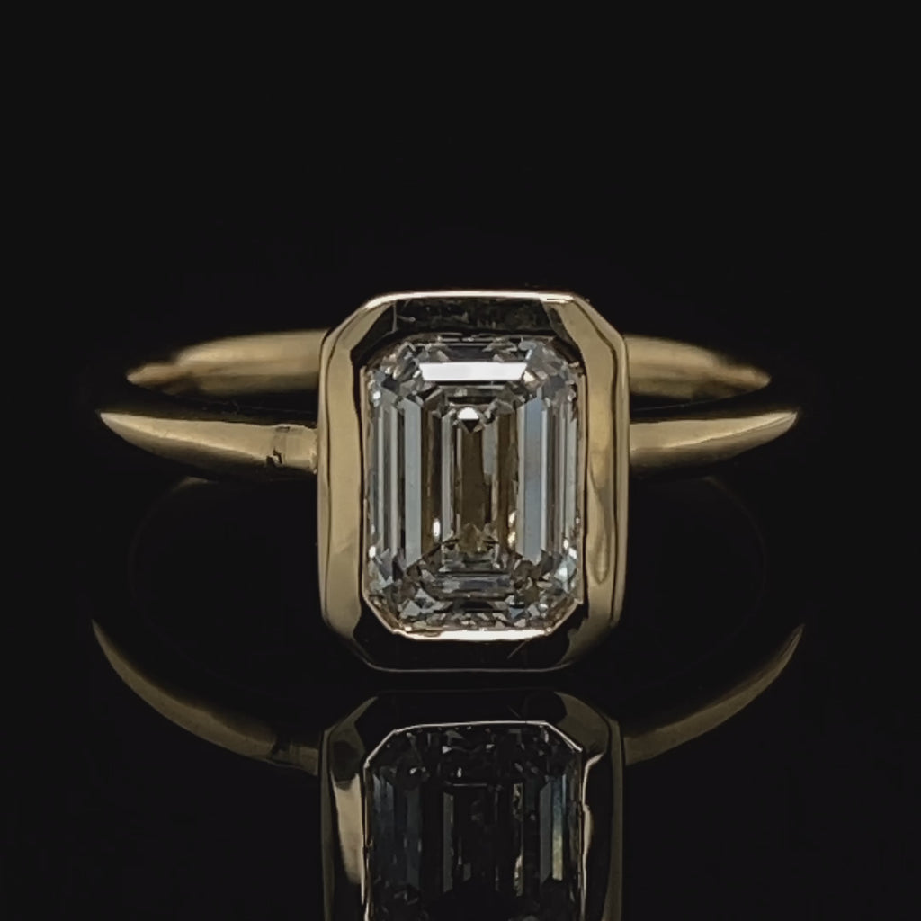 Ronan Campbell - 18k Yellow Gold Mēdēəm Bezəl Emerald Cut Diamond Ring 1.01ct GIA F VS1 - DESIGNYARD, Dublin Ireland.