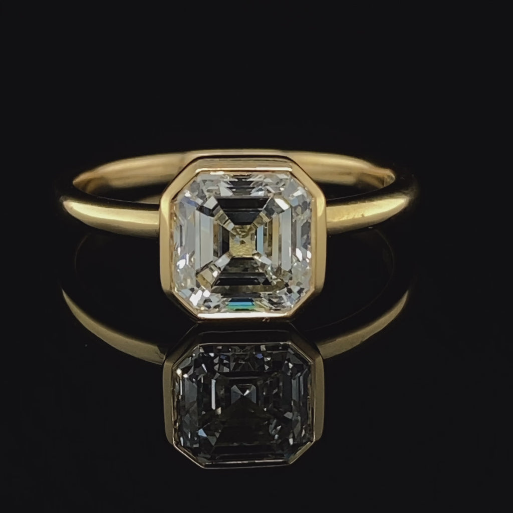 Ronan Campbell - 18k Yellow Gold Mēdēəm Bezəl Asscher Cut Diamond Ring GIA 2.11ct F VVS2 - DESIGNYARD, Dublin Ireland.