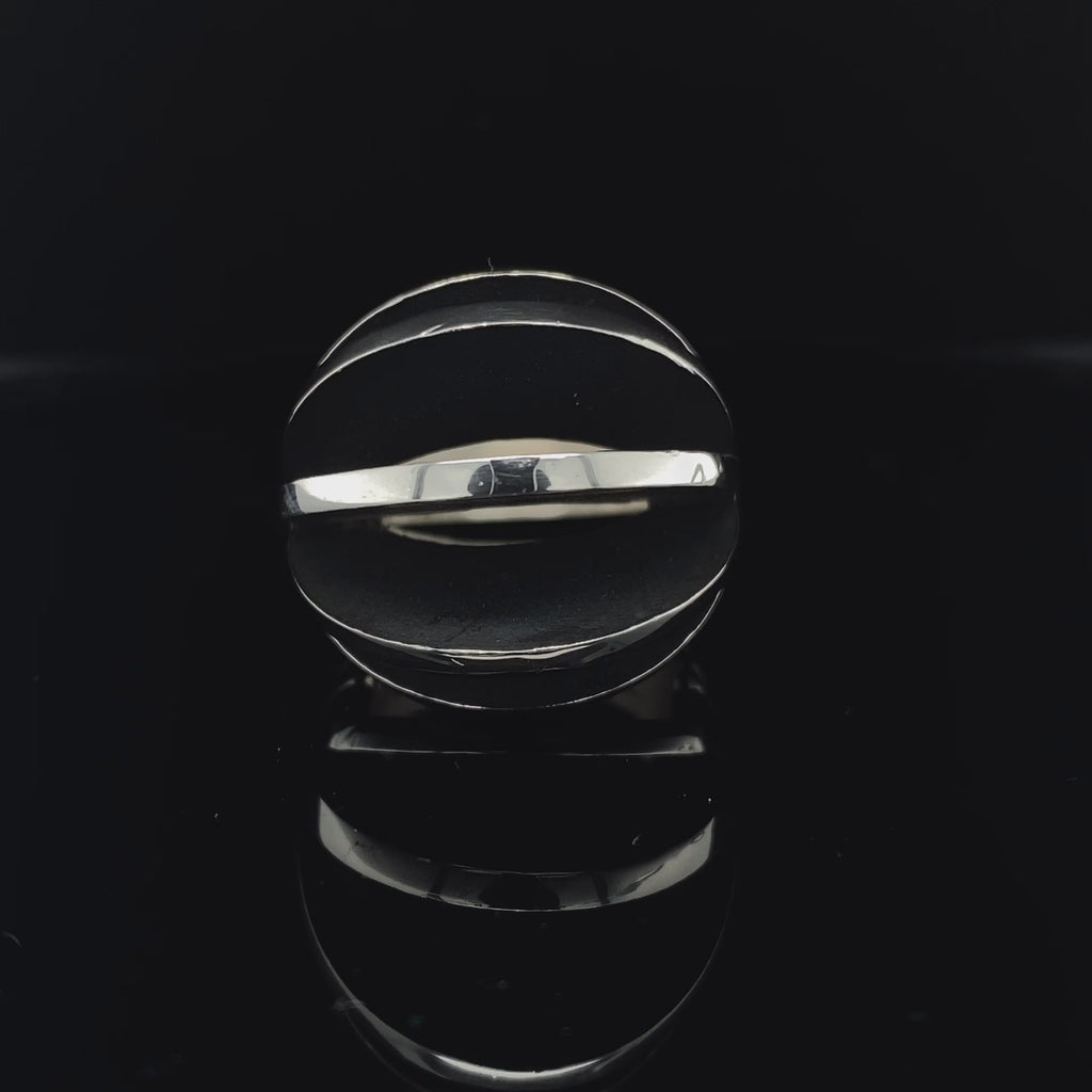 Video of Sarah Herriot's Contemporary Sterling Silver Fantastic Statement Ring. Available on DESIGNYARD.com and in our Jewellery Shop Dublin, Ireland. Free Worldwide Shipping with DHL.