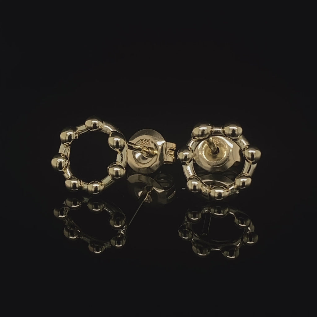 Video of Neeltje Huddleston Slater's 14k Yellow Gold Circle Dot Earring. Available on DESIGNYARD.com and in our Contemporary Jewellery Shop Dublin, Ireland. #1 for Contemporary Jewellery.