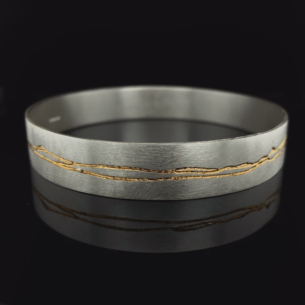 Video of Kate Smith's Contemporary Sterling Silver Wide Etched Bangle. Available on DESIGNYARD.com and in our Jewellery Shop Dublin, Ireland. Free Worldwide Shipping with DHL.