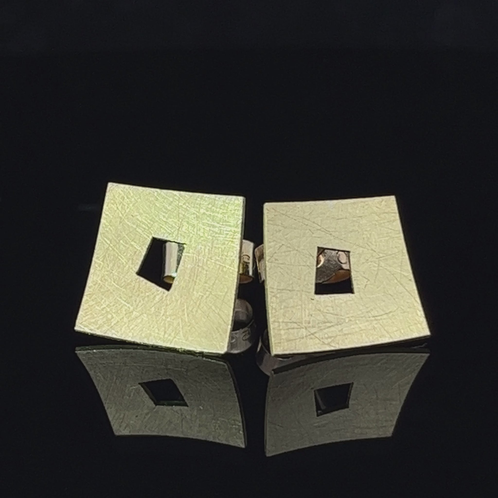 [LLOYD] 韓国ブランド☆L-CARAT Square Earring L Shape Stud Earrings - Contour