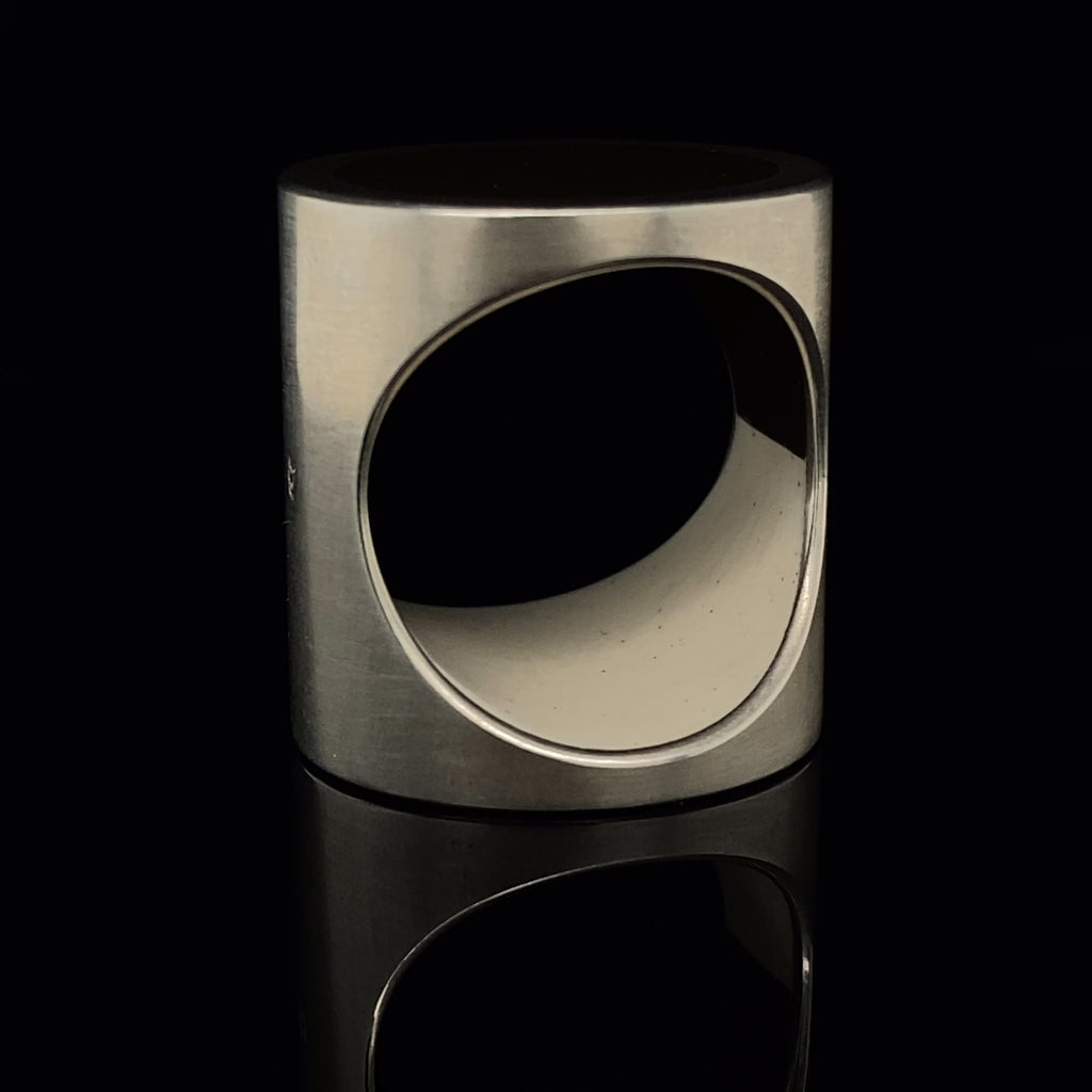 Video of Monika Jakubec's Contemporary Silver White Brown Oval Resin Statement Ring. Available o DESIGNYARD.com and in our Jewellery Shop Dublin, Ireland. Free Worldwide Shipping with DHL.
