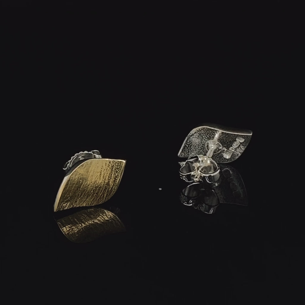 Video of Seamus Gill's Contemporary 22k Yellow Gold Silver Flowing Curves Small Leaf Stud Earrings. Available on DESIGNYARD.com and in our Jewellery Shop Dublin, Ireland. Worldwide Shipping with DHL.