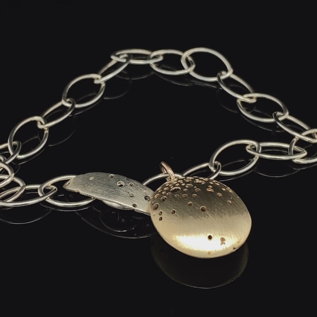 Video of Kate Smith's Contemporary Yellow Gold Silver Pod Bracelet. Available on DESIGNYARD.com and in our Jewellery Shop Dublin, Ireland. Free Worldwide Shipping with DHL.