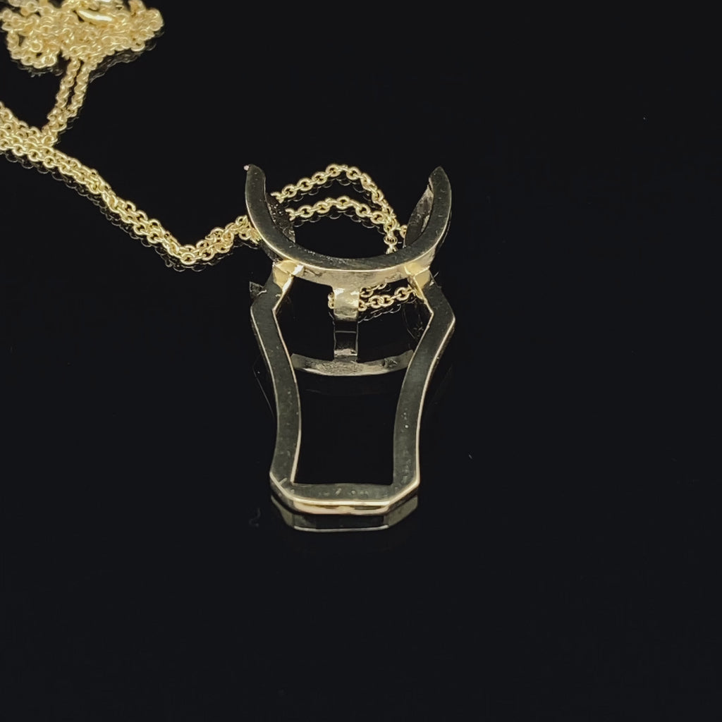 Video of Vanessa Ree's Contemporary 9k Yellow Gold Irish Horse Pendant. Available on DESIGNYARD.com and in our Jewellery Shop Dublin, Ireland. Free Worldwide Shipping with DHL.