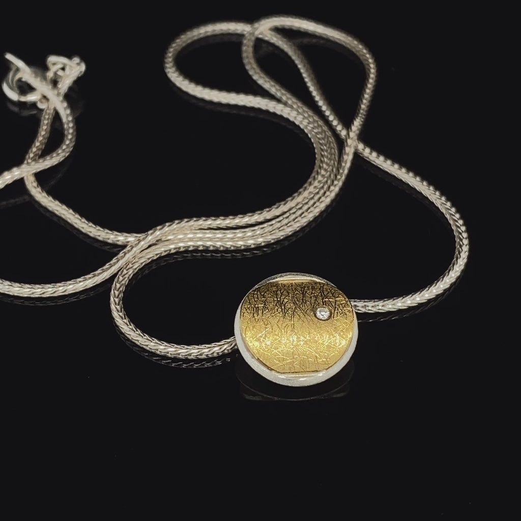 Video of Manu's Contemporary Sterling Silver 22k Yellow Gold Bi-Metal Diamond Fine Foxchain Lagune Necklace. Available on DESIGNYARD.com and in our Jewellery Shop Dublin, Ireland. Free Worldwide Shipping with DHL.