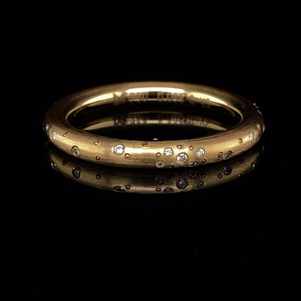 Video of Meister's Contemporary 18k Rose Gold Diamond Constellation Eternity Ring. Available on DESIGNYARD.com and in Jewellery Shop Dublin, Ireland. Free Worldwide Shipping with DHL.