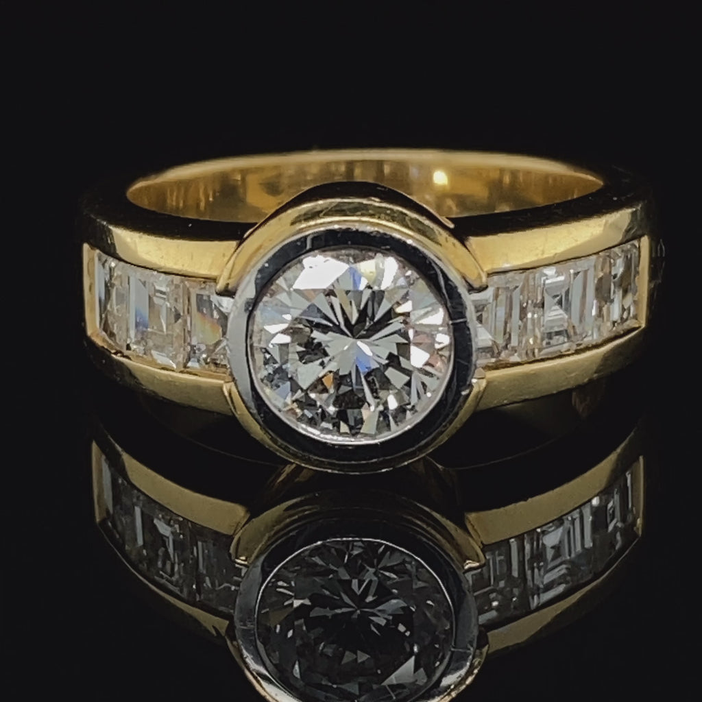 DesignYard - 18k Yellow Gold Carré Cut Diamond Ring - DESIGNYARD, Dublin Ireland.