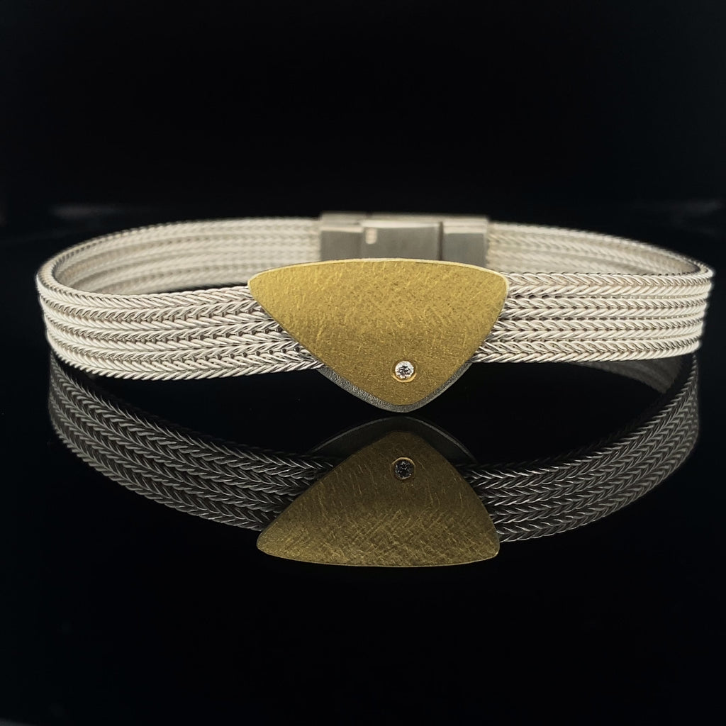Video of Manu's Contemporary Sterling Silver 22k Yellow Gold Bi-metal Shield Bracelet. Available on DESIGNYARD.com and in our Jewellery Shop Dublin, Ireland. Free Worldwide Shipping with DHL.