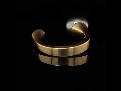 Video of Angela Hubel's Contemporary 18k Rose Gold Tahiti Pearl Gemini Diamond Statement Ring. Available on DESIGNYARD.com and in our Jewellery Shop Dublin, Ireland. Free Worldwide Shipping with DHL.