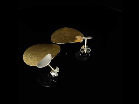 Video of Manu's Contemporary Sterling Silver 22k Yellow Gold-Bi-Metal Round Disc Drop Statement Earrings. Available on DESIGNYARD.com and in our Jewellery Shop Dublin, Ireland. Free Worldwide Shipping with DHL.