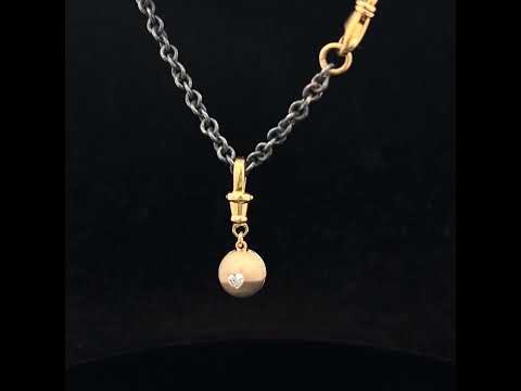 Video of of Sam Lafford's 18k Yellow Gold An Grá Tsavorite Garnet Necklace. Available on DESIGNYARD.com and in our Contemporary Jewellery Shop Dublin, Ireland. Free Worldwide Shipping with DHL.