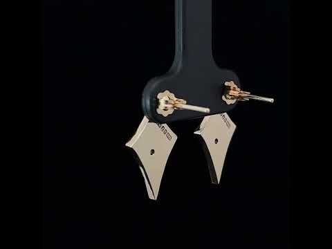 Video of Síne Vasquez's Contemporary 14k Yellow Gold Large Lark Diamond Stud Earrings. Available on DESIGNYARD.com and in our Jewellery Shop Dublin, Ireland. Free Worldwide Shipping with DHL.