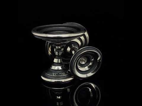 Video of Sarah Herriot's Sterling Silver Oxi Op Cufflinks. Available on DESIGNYARD.com and in our Contemporary Jewellery Shop Dublin, Ireland. Free Worldwide Shipping with DHL.