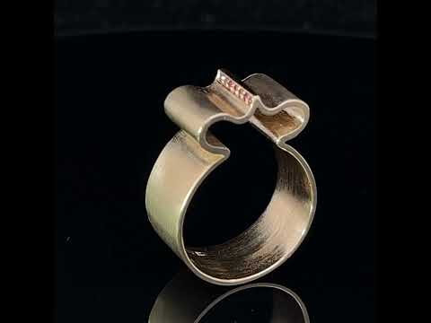 Video of Síne Vasquez's 14k Yellow Gold Ruby Hasi Ring. Available on DESIGNYARD.com and in our Contemporary Jewellery Shop Dublin, Ireland. Free Worldwide Shipping with DHL.