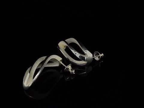Video of Sarah Herriot's Silver 3 Way Twist White Statement Earrings. Available on DESIGNYARD.com and in our Contemporary Jewellery Shop Dublin, Ireland. Free Worldwide Shipping with DHL.