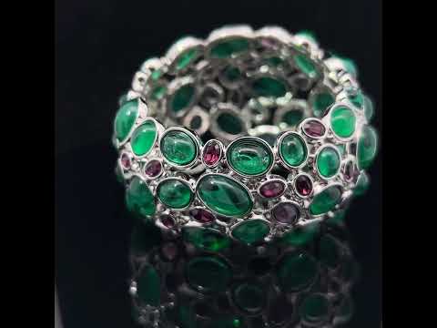 Video of Simon Harrison's Contemporary Amphitrite Glass Crystal Cabochon Bangle. Available on DESIGNYARD.com and in our Jewellery Shop Dublin, Ireland. Free Worldwide Shipping with DHL.