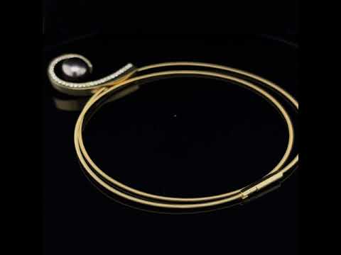 Video of Angela Hubel's Contemporary 18k Yellow Gold Pearl Lagoon Diamond Statement Necklace. Available on DESIGNYARD.com No 1 for Contemporary Jewellery in Europe. Shipping Worldwide.