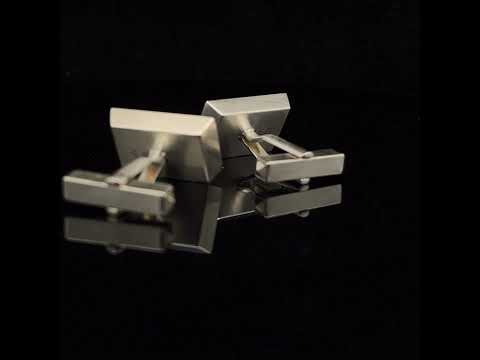 Video of Monika Jakubec's Silver Blue Resin Cufflinks. Available on DESIGNYARD.com and in our Contemporary Jewellery Shop Dublin, Ireland. Free Worldwide Shipping with DHL.