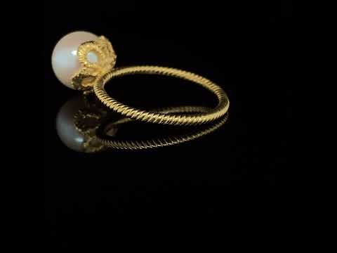Video of Brigitte Adolph's 18k Yellow Gold Pearl Frau Luna Pearl Statement Ring. Available on DESIGNYARD.com #1 for Contemporary Jewellery Dublin, Ireland. Free Worldwide Shipping with DHL.