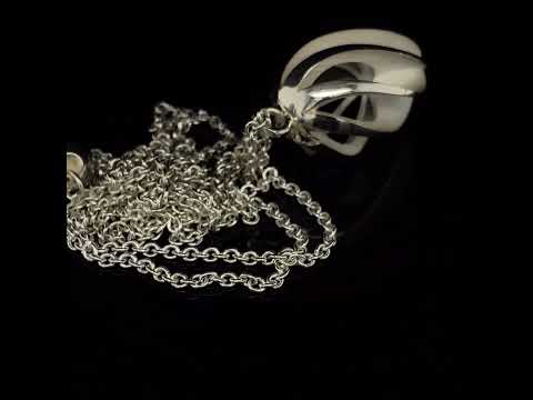 Video of Sarah Herriot's Silver Twist & Shout White Statement Pendant. Available on DESIGNYARD.com and in our Contemporary Jewellery Shop Dublin, Ireland. Free Worldwide Shipping with DHL.