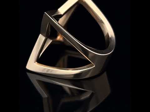 Video of Angela Hubel's 18k Rose Gold Diamond Star Statement Eternity Ring. Available on DESIGNYARD.com and in our Jewellery Shop Dublin, Ireland.