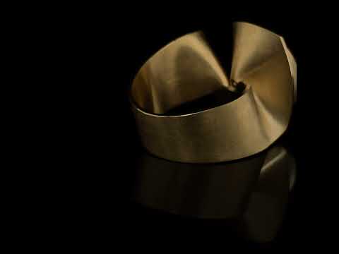Video of Cardillac's Contemporary 18k Yellow Gold Iris Statement Ring. Available on DESIGNYARD.com and in our Jewellery Shop Dublin, Ireland. Free Worldwide Shipping with DHL.